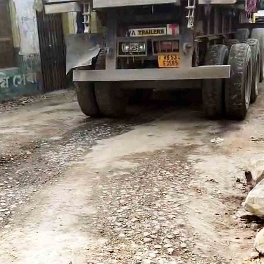 রাস্তা বেহাল। হরিণখোলার পূর্ব কৃষ্ণপুরে।