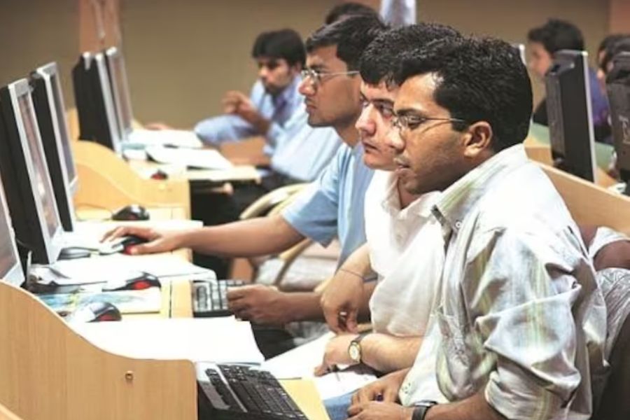 US trade deficit in goods widened to a record level of 1.24 trillion Dollar in 2025 amid tariff policy of Donald Trump