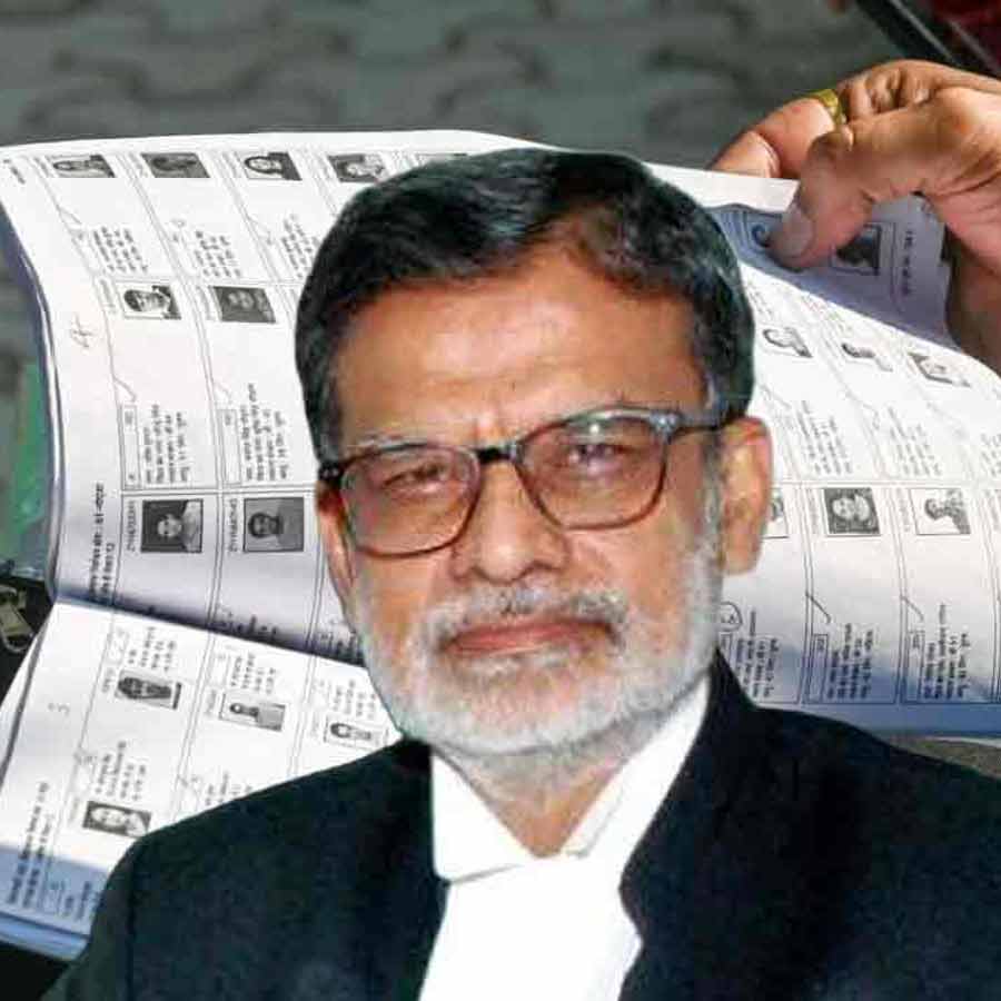 এসআইআর নিয়ে শনিবার বৈঠক করেন কলকাতা হাই কোর্টের প্রধান বিচারপতি সুজয় পাল। গ্রাফিক: আনন্দবাজার ডট কম।