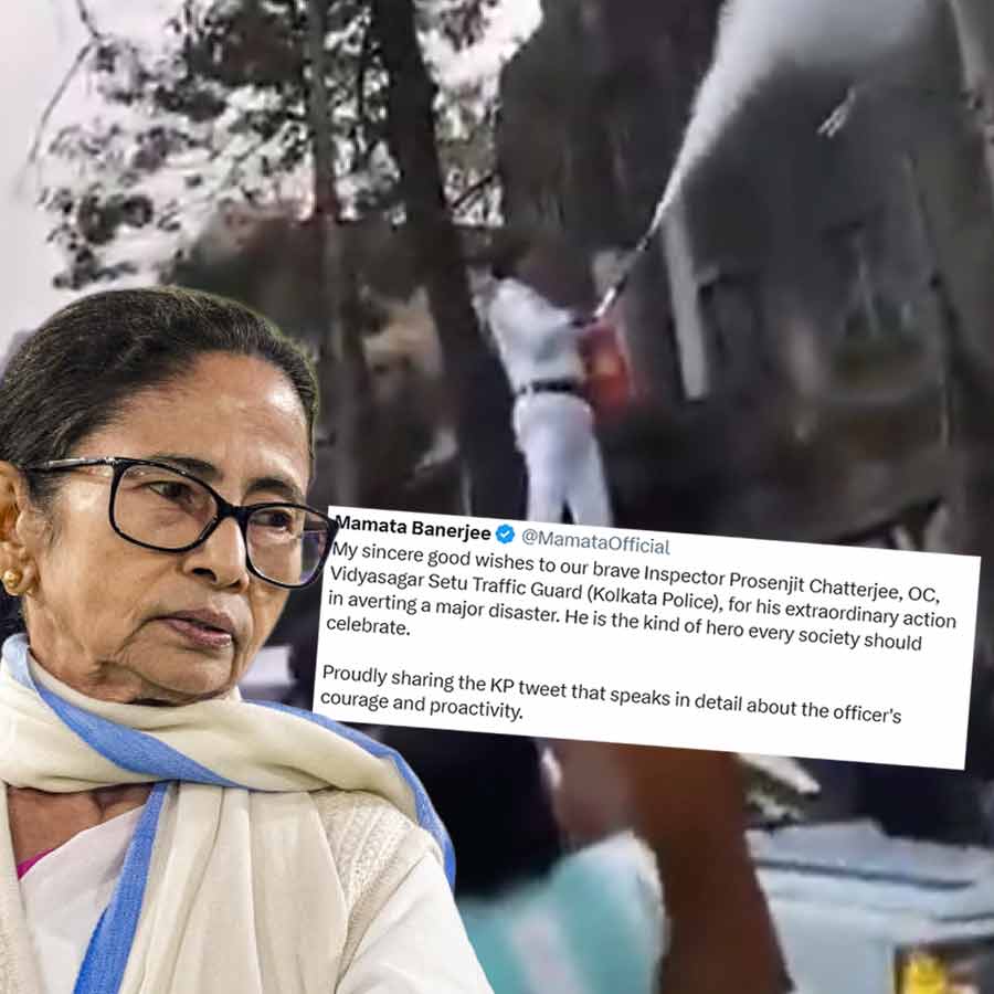 কলকাতা পুলিশের ওসির প্রশংসা করে পোস্ট করেছেন মুখ্যমন্ত্রী মমতা বন্দ্যোপাধ্যায়।