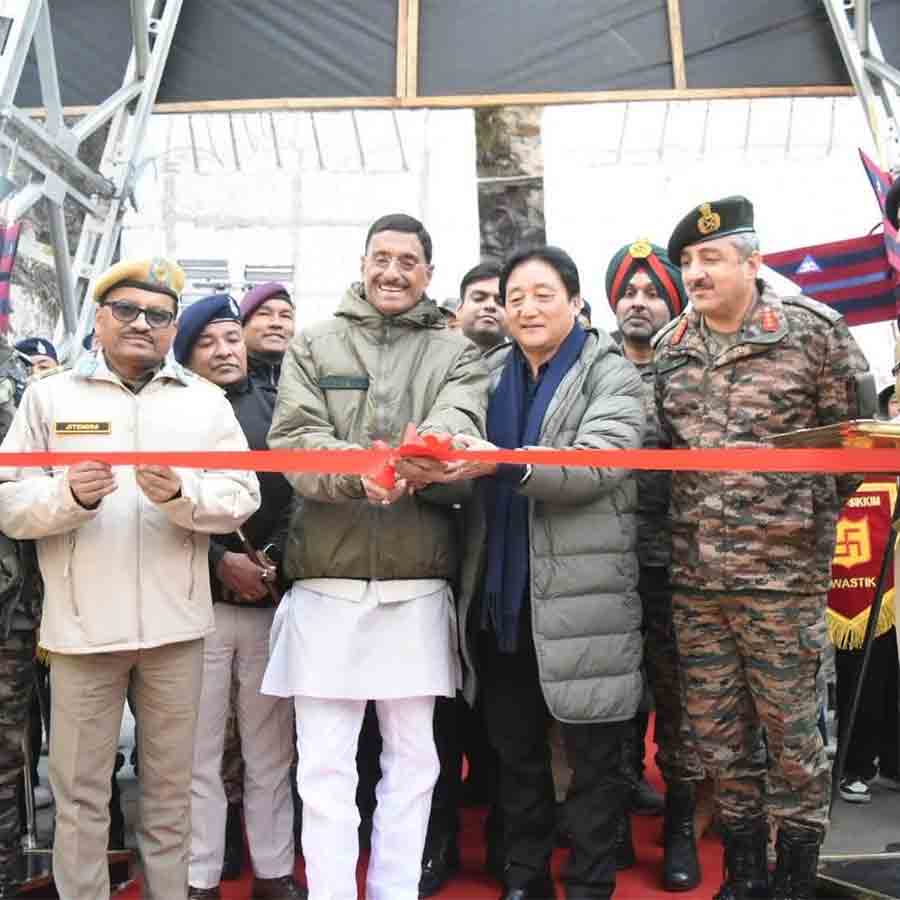 বেলি ব্রিজের উদ্ধোধনে প্রতিরক্ষা প্রতিমন্ত্রী সঞ্জয় শেঠ।