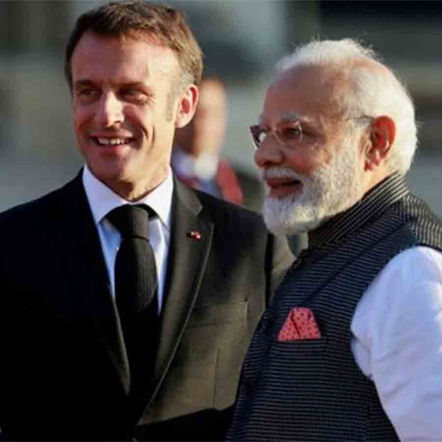 ফরাসি প্রেসিডেন্ট ইম্যানুয়েল মাকরঁ এবং ভারতের প্রধানমন্ত্রী নরেন্দ্র মোদী। ছবি: রয়টার্স।
