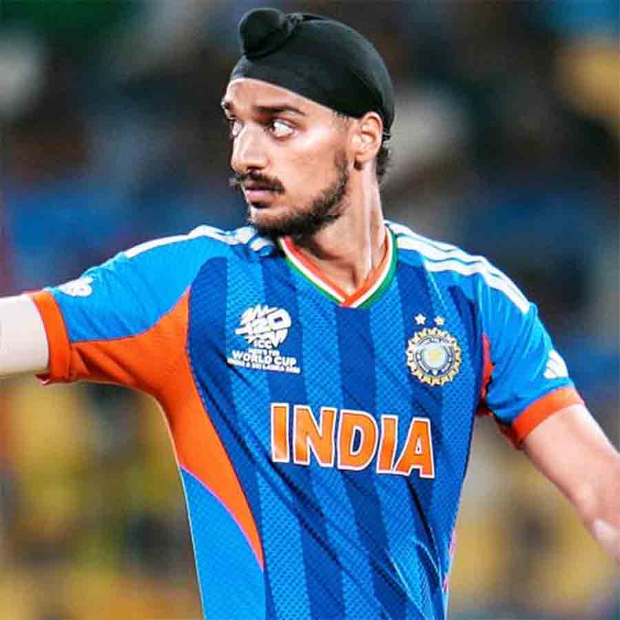 স্বস্তি: ২৪ রানে তিন উইকেট আরশদীপের। দলকে জিতিয়ে গড়লেন নজিরও। চেন্নাইয়ে।