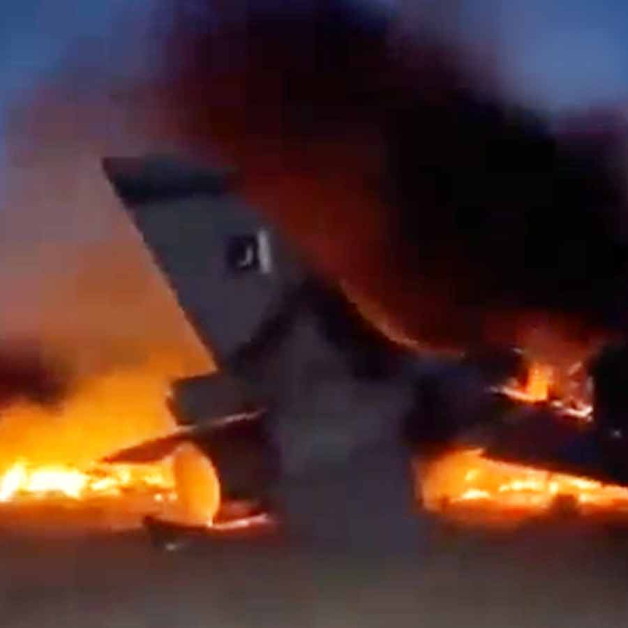 আফগান হামলায় ক্ষতিগ্রস্ত যুদ্ধবিমান।