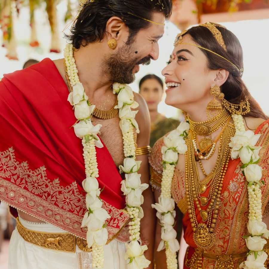 বিজয় ও রশ্মিকার বিয়ের অলঙ্কারই মুখ্যচরিত্রে।