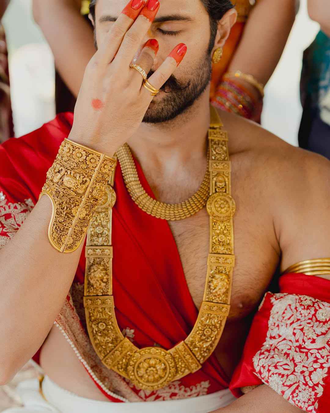 বিজয়ের বিয়ের সাজ।