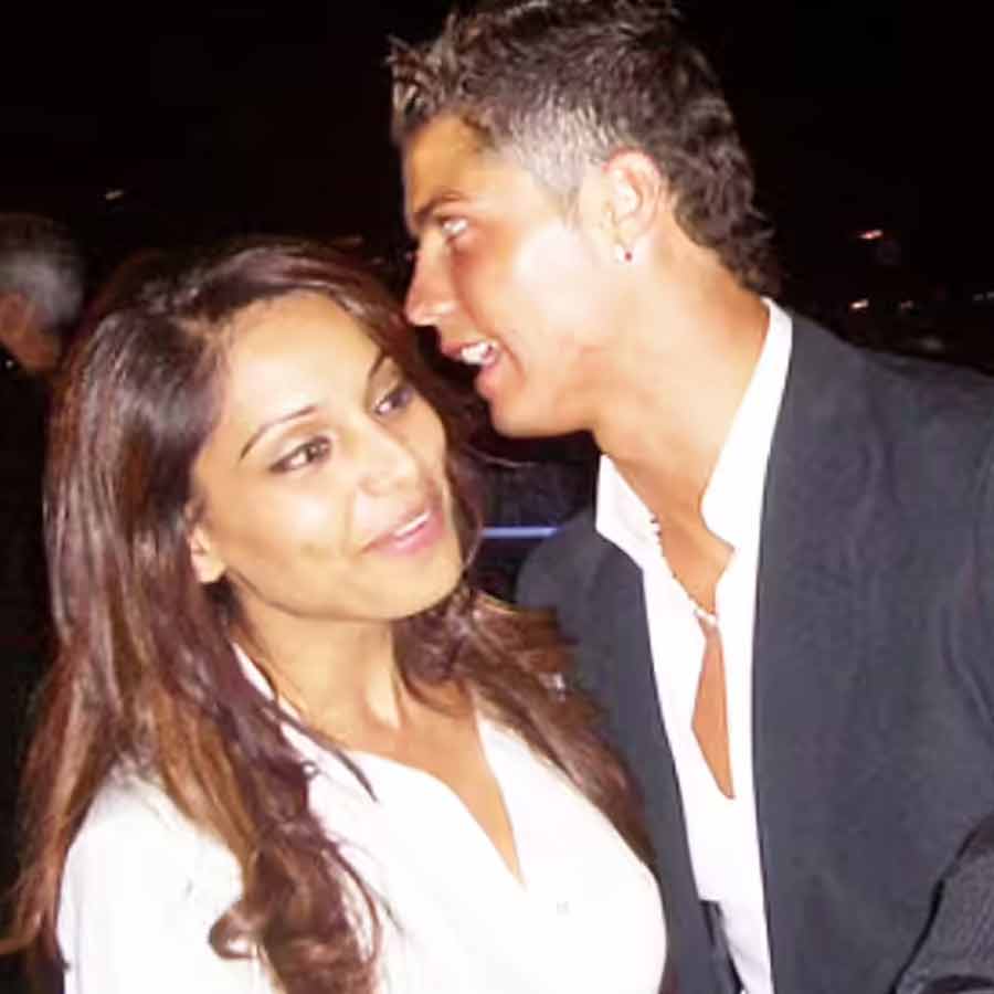 (বাঁ দিকে) বিপাশা বসু, (ডান দিকে) ক্রিশ্চিয়ানো রোনাল্ডো।