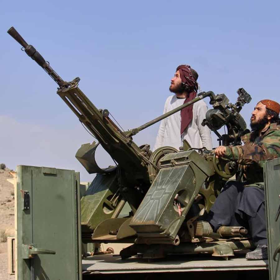 পাকিস্তানে হামলা আফগানিস্তানের। সীমান্তে কড়া নজরদারি। ছবি: রয়টার্স।