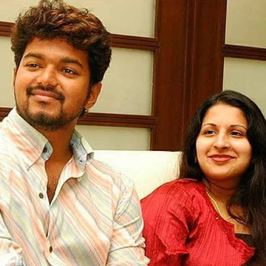 Thalapathy Vijay Wife Seeks divorce who is Sangeetha Sornalingam