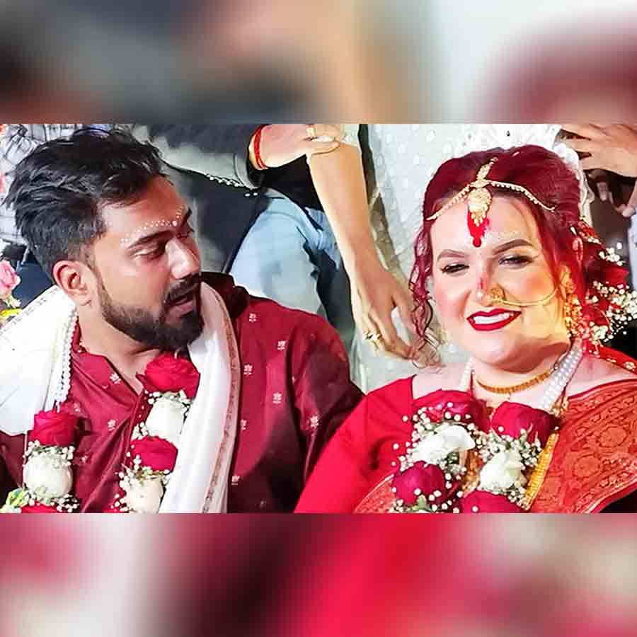 বিয়ের পিঁড়িতে ব্রিটিশ তরুণী মেটেলিয়া।