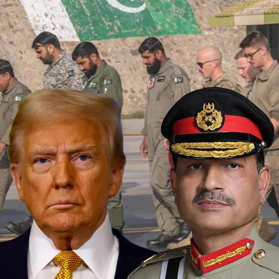 (বাঁ দিকে) আমেরিকার প্রেসিডেন্ট ডোনাল্ড ট্রাম্প। পাকিস্তানের সেনাপ্রধান ও ফিল্ড মার্শাল আসিম মুনির (ডান দিকে)।