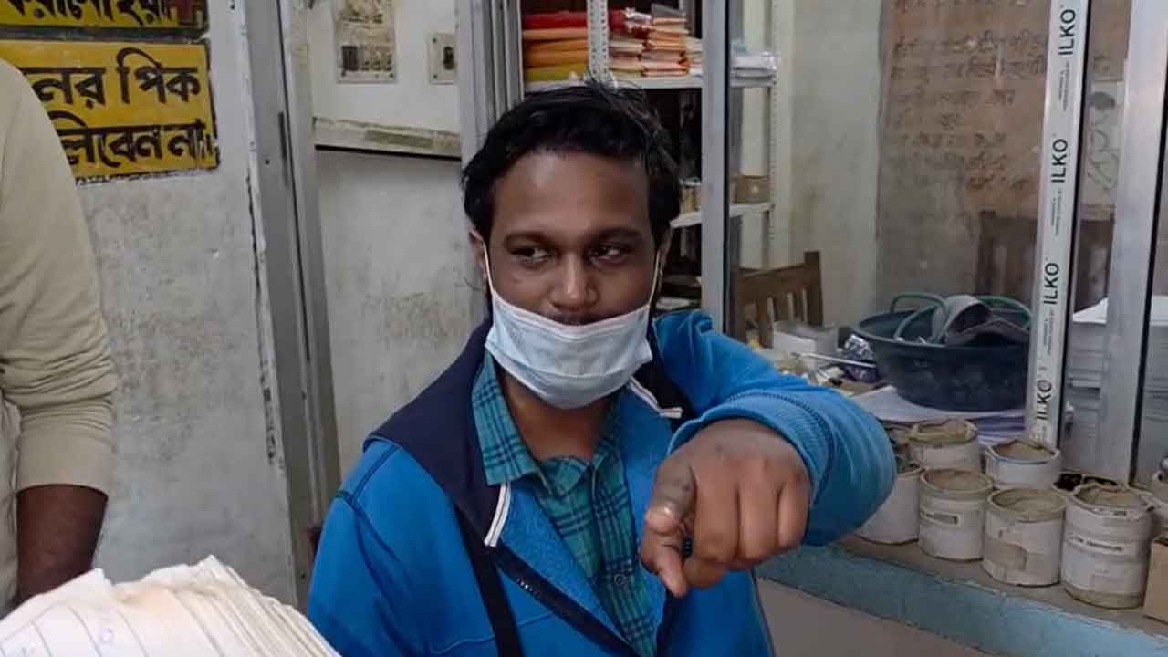 এই চিকিৎসকের বিরুদ্ধেই অভিযোগ করেছে রোগীর পরিবার।