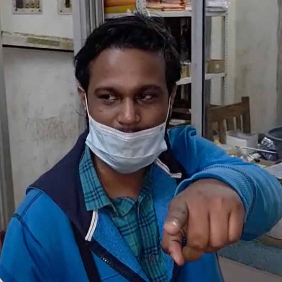 এই চিকিৎসকের বিরুদ্ধেই অভিযোগ করেছে রোগীর পরিবার।