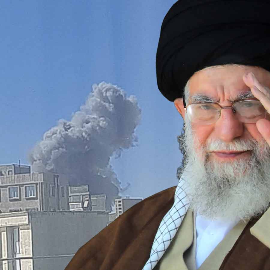 ইরানের সর্বোচ্চ নেতা আয়াতোল্লা আলি খামেনেইকে লক্ষ্য করে হামলা। গ্রাফিক: আনন্দবাজার ডট কম।