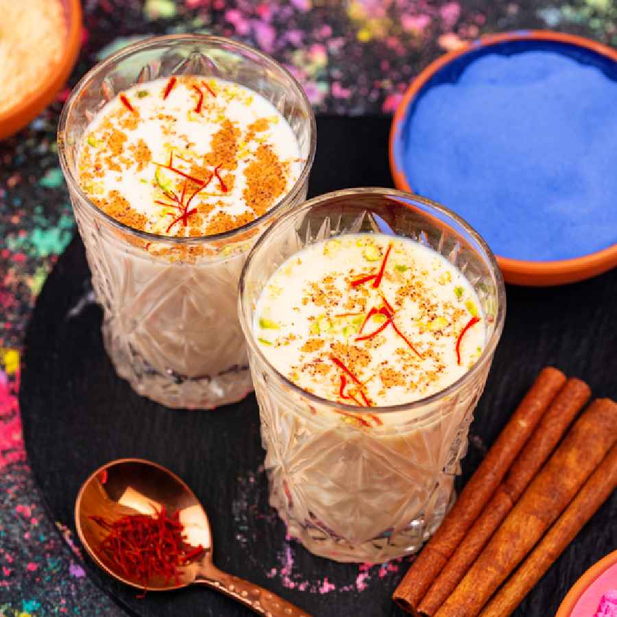 ঠান্ডাইয়ের গুণে বাড়বে মিষ্টির স্বাদ।