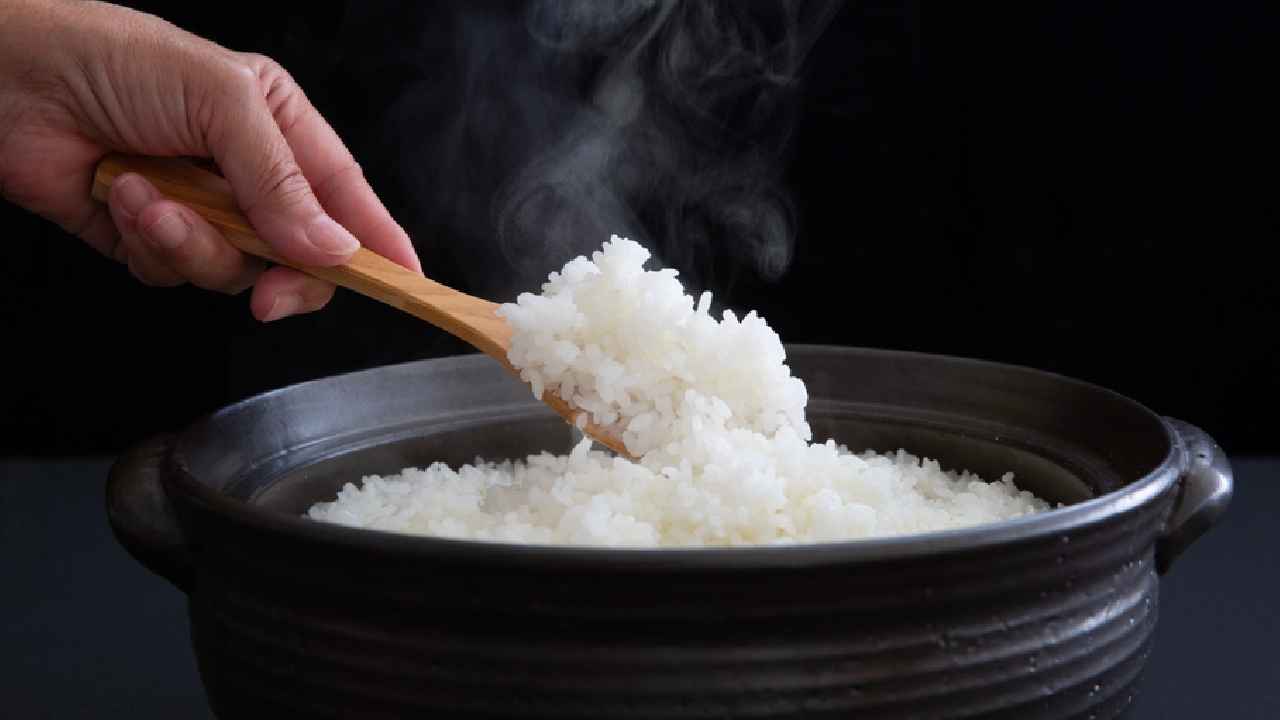 ভাত খেয়েও ফিট থাকার উপায় বলে দিলেন তমন্নার ফিটনেস প্রশিক্ষক।