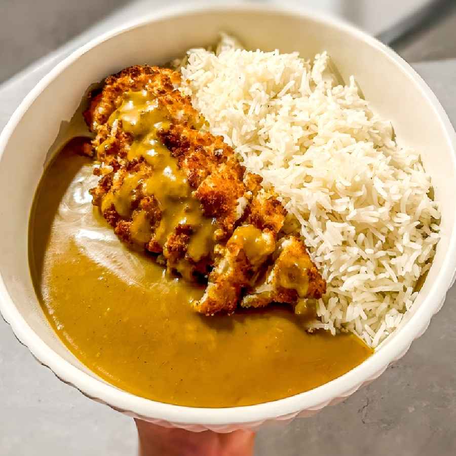 ভাত খেয়েও ফিট থাকার উপায় বলে দিলেন তমন্নার ফিটনেস প্রশিক্ষক।