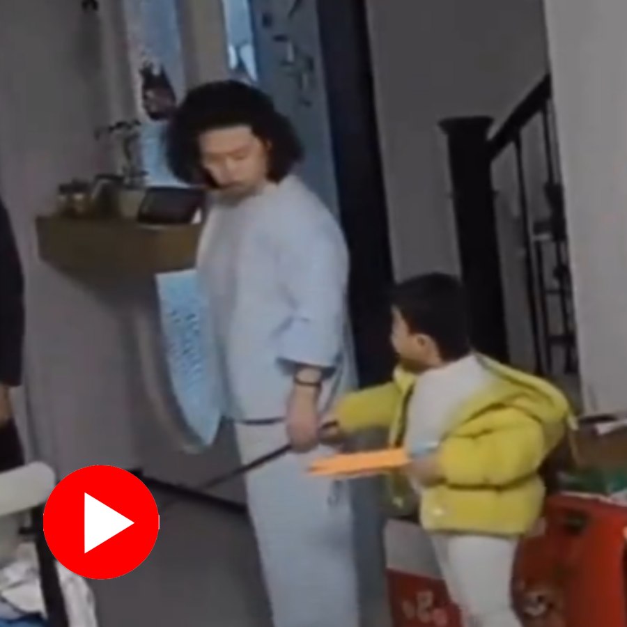 Video shows little son gives mother a stick while she was arguing with husband