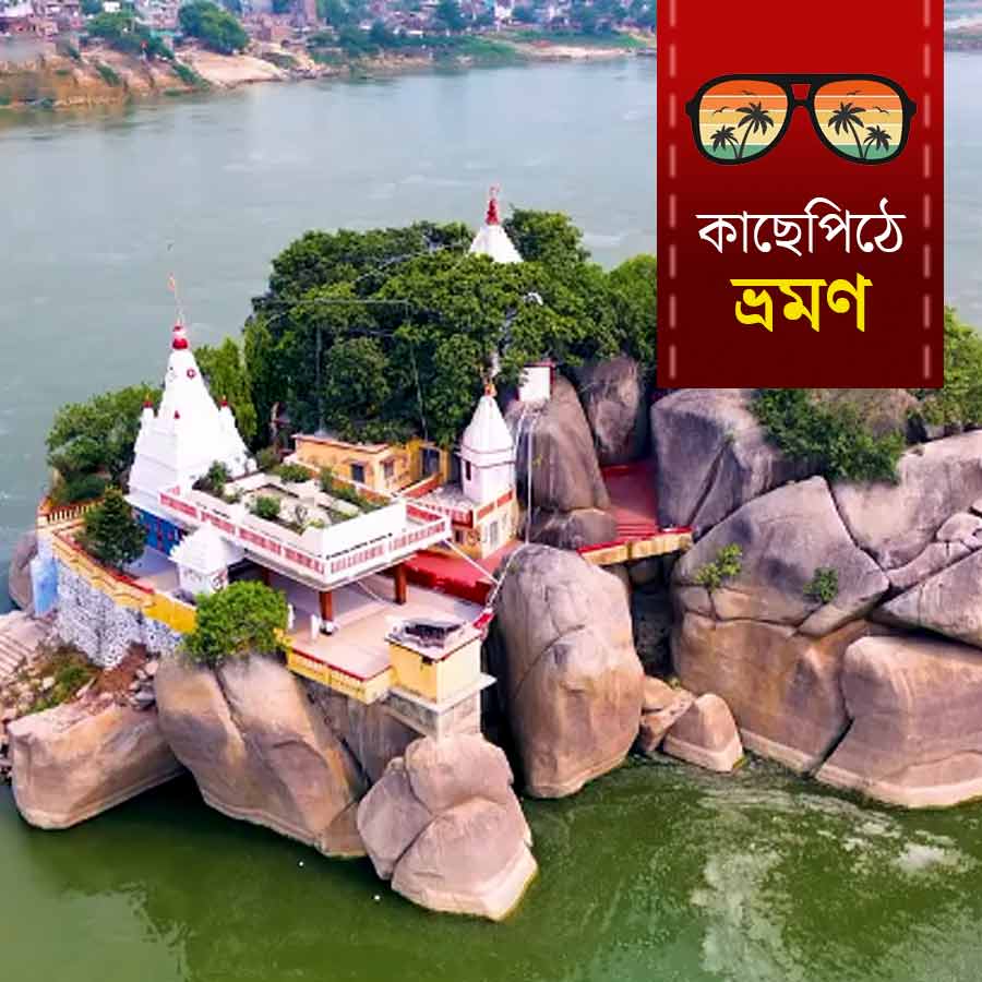 গঙ্গাবক্ষে নৌ বিহারের সময় ঘুরে নিতে পারেন এমন তিনটি দ্বীপে।