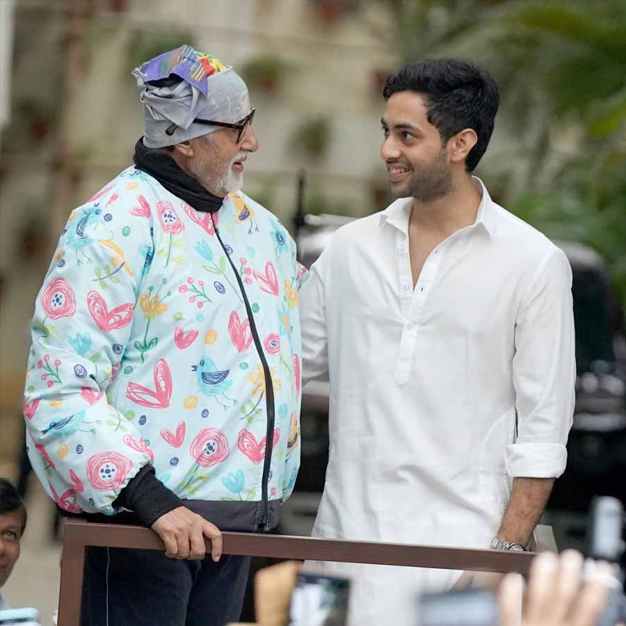 (বাঁ দিকে) অমিতাভ বচ্চন, (ডান দিকে) অগস্ত্য নন্দ।