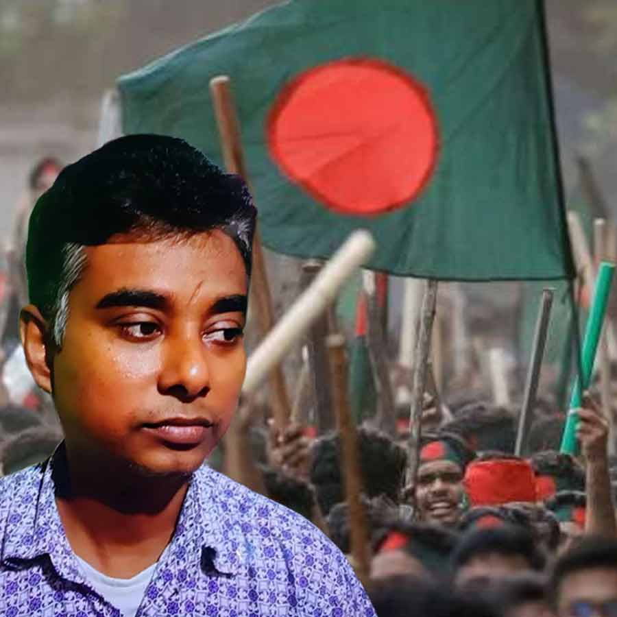 বাংলাদেশের শরীয়তপুরে আক্রান্ত ব্যবসায়ী খোকনচন্দ্র দাস।