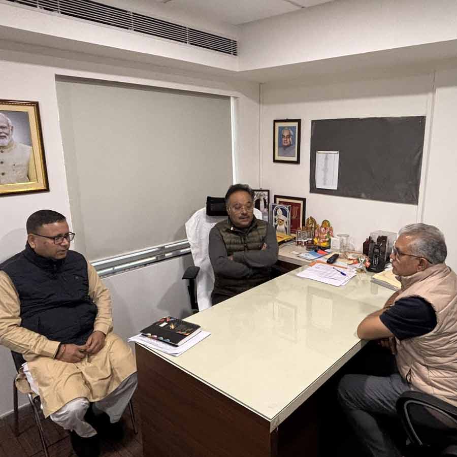 Dilip Ghosh turns up at state BJP office after a gap of nine months, Flaunts his known image too