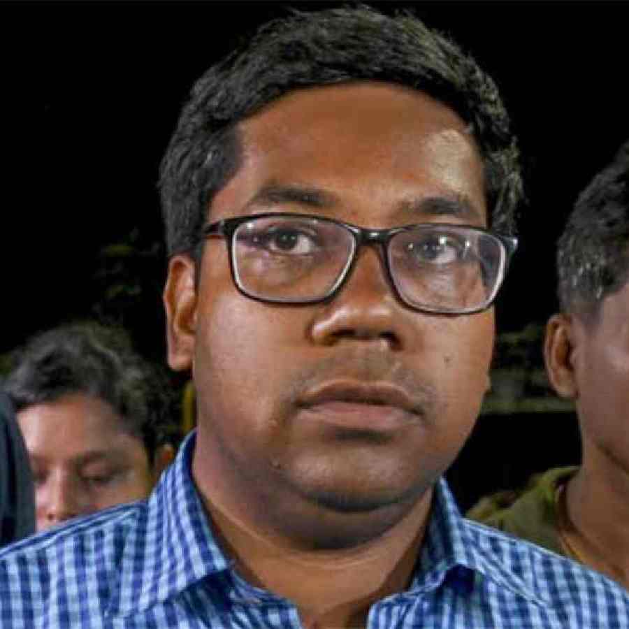 Aniket Mahato resigns from West Bengal Junior Doctors Front dgtl