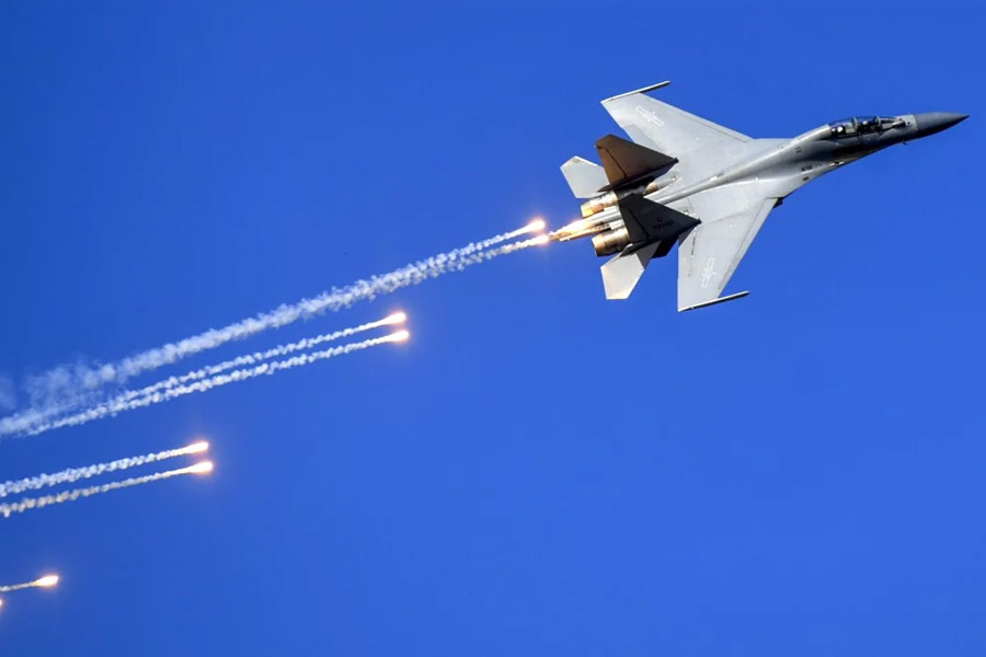 Taiwan air force locks on China’s J-16 fighter jets by US made F-16 Viper amid PLA blockade 