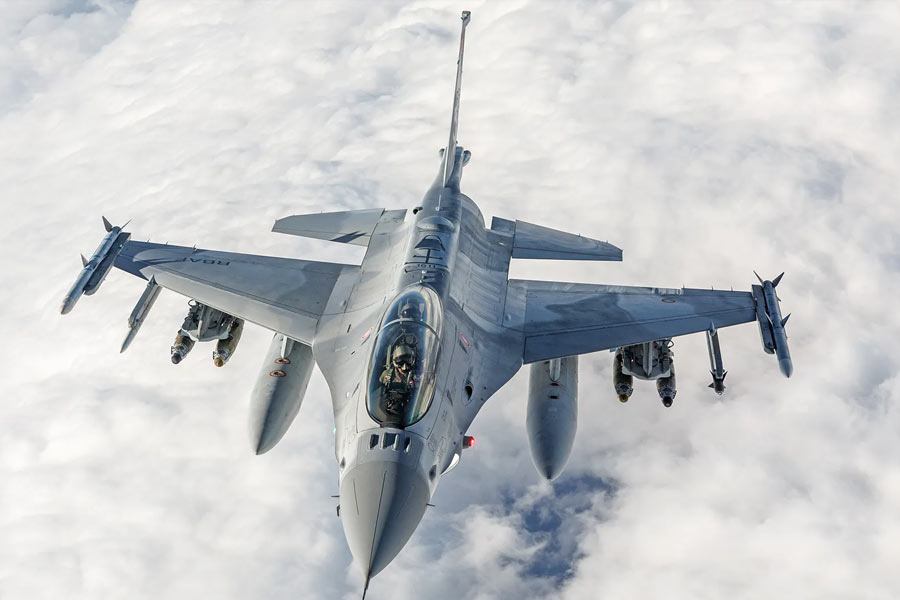 Taiwan air force locks on China’s J-16 fighter jets by US made F-16 Viper amid PLA blockade 