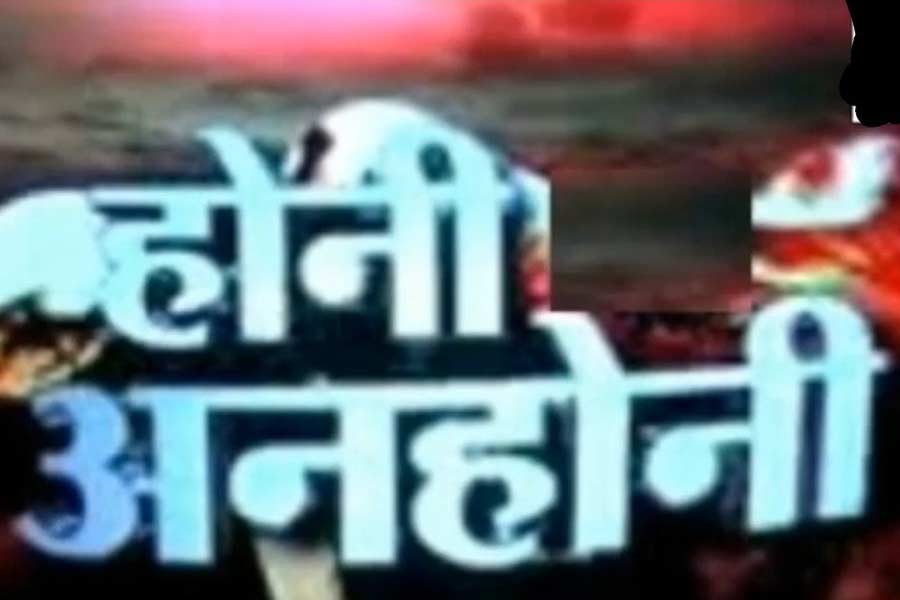 প্রতি সপ্তাহে বৃহস্পতিবার ‘হোনী অনহোনী’ ধারাবাহিকটি সম্প্রচারিত হত। কম সময়ের মধ্যে সেই ধারাবাহিকটি জনপ্রিয়তার তুঙ্গে পৌঁছে যায়। কিন্তু এই জনপ্রিয় ধারাবাহিক নিয়ে মামলা হয় আদালতে।