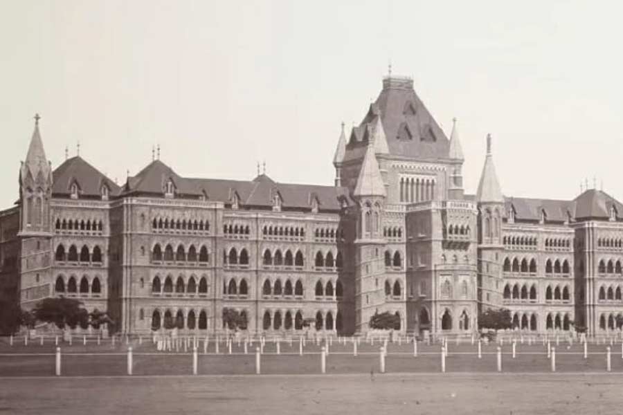 বোম্বে হাই কোর্টের ঔরঙ্গাবাদ বেঞ্চ প্রাথমিক ভাবে একটি অন্তর্বর্তিকালীন নিষেধাজ্ঞা জারি করে। আদালতের নির্দেশ মেনে চ্যানেল কর্তৃপক্ষও ধারাবাহিকটি সম্প্রচার করা বন্ধ রাখে।