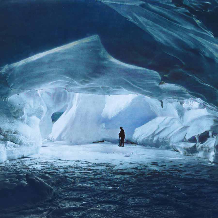 আন্টার্কটিকায় বরফের চাঁই।