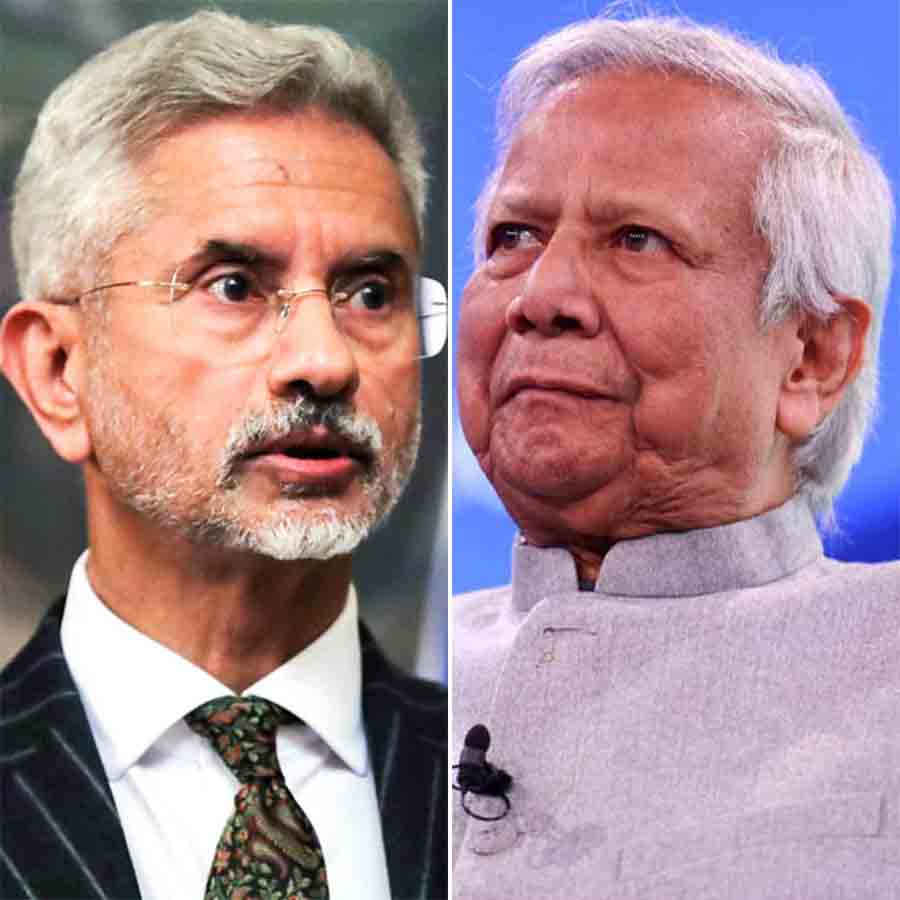 (বাঁ দিকে) ভারতের বিদেশমন্ত্রী এস জয়শঙ্কর। বাংলাদেশের অন্তর্বর্তী সরকারের প্রধান উপদেষ্টা মুহাম্মদ ইউনূস (ডান দিকে)।