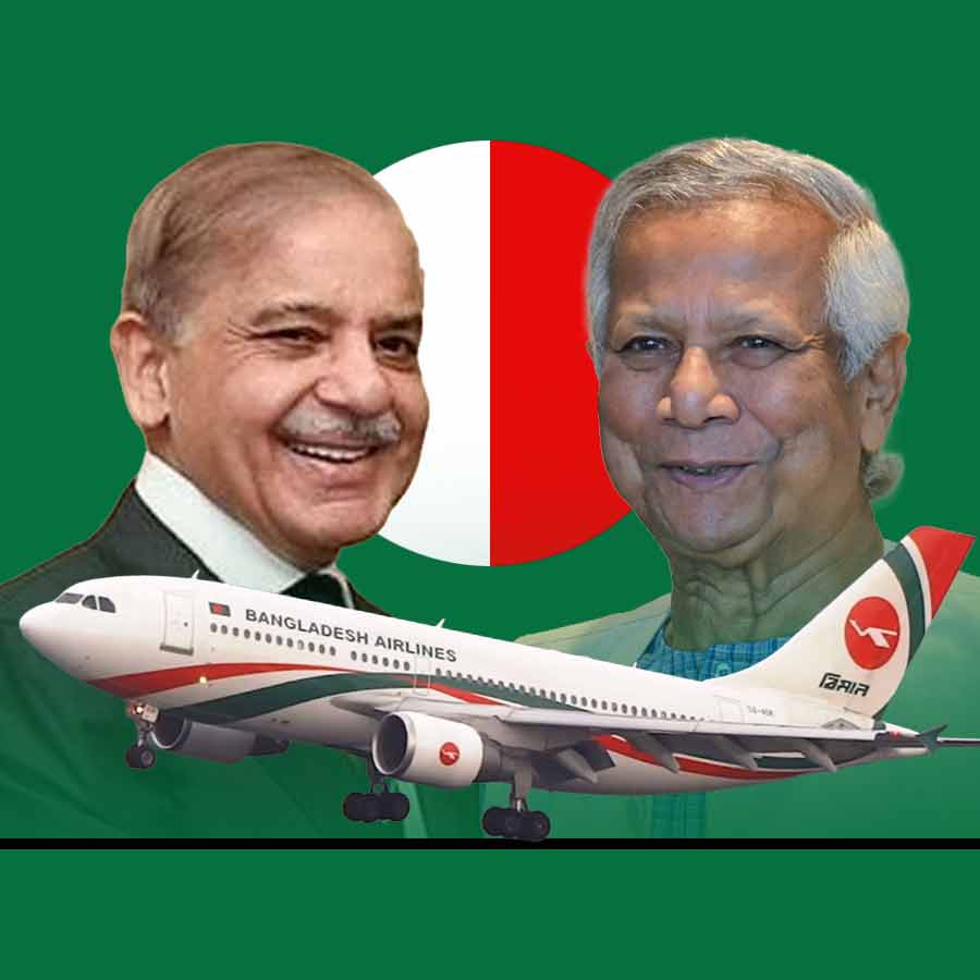 (বাঁ দিকে) পাকিস্তানের প্রধানমন্ত্রী শাহবাজ় শরিফ এবং বাংলাদেশের অন্তর্বর্তী সরকারের প্রধান উপদেষ্টা মুহাম্মদ ইউনূস (ডান দিকে)।