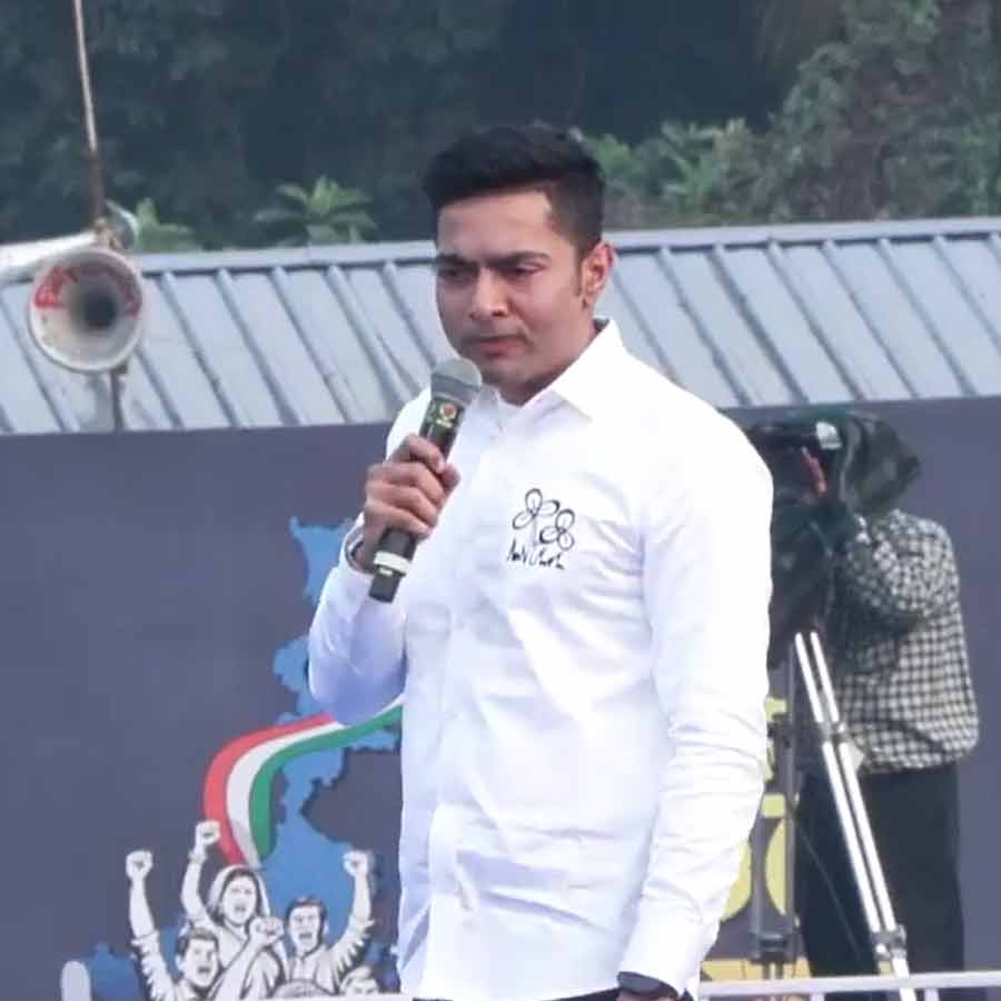 তৃণমূলের সর্বভারতীয় সাধারণ সম্পাদক অভিষেক বন্দ্যোপাধ্যায় বারুইপুরের মঞ্চে।