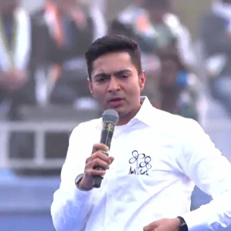 তৃণমূলের সর্বভারতীয় সাধারণ সম্পাদক অভিষেক বন্দ্যোপাধ্যায় বারুইপুরের মঞ্চে।