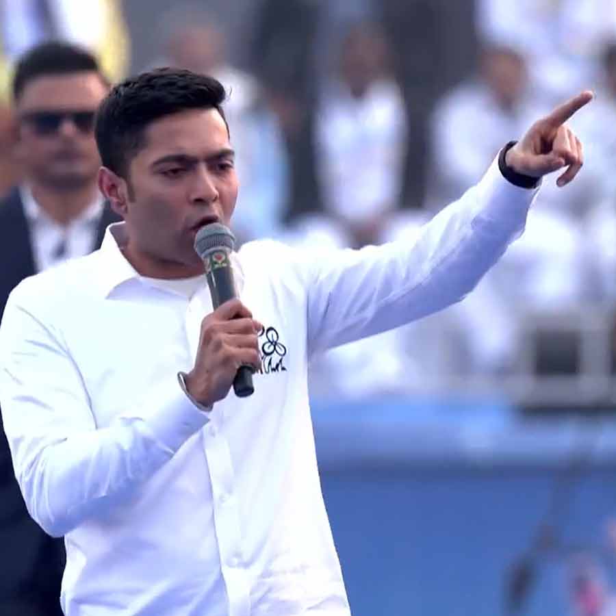 তৃণমূলের সর্বভারতীয় সাধারণ সম্পাদক অভিষেক বন্দ্যোপাধ্যায় বারুইপুরের মঞ্চে।