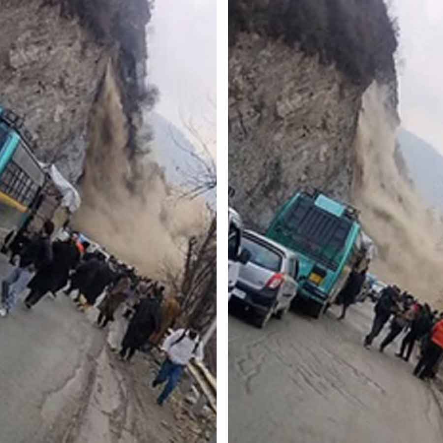 জম্মু-কাশ্মীরের বারামুলায় ধস। ছবি: সংগৃহীত।