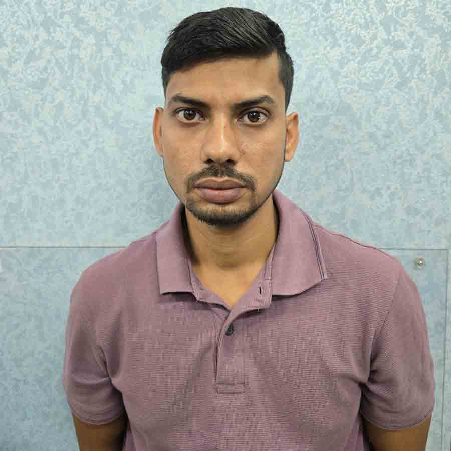 গ্রেফতার এই যুবক।