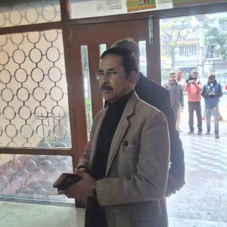 তামান্নার মায়ের সঙ্গে দেখা করতে যাওয়ার পথে প্রদেশ কংগ্রেস সভাপতি অধীর চৌধুরী। মৌলালিতে।