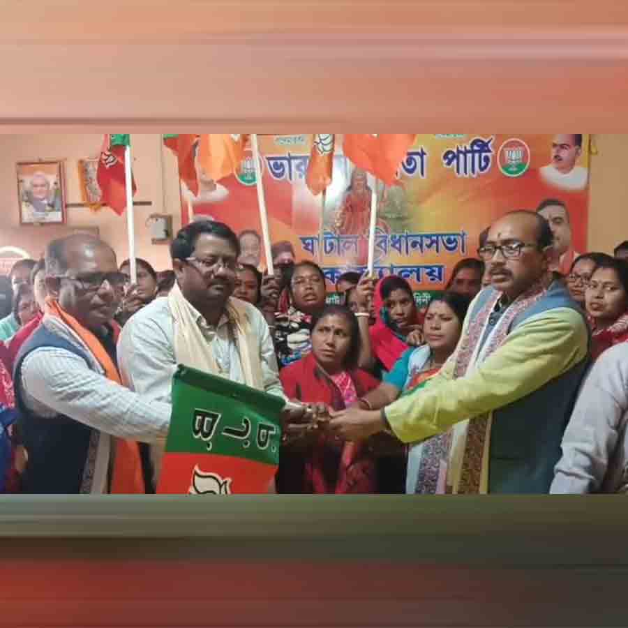 Many women joined BJP in Ghatal dgtld