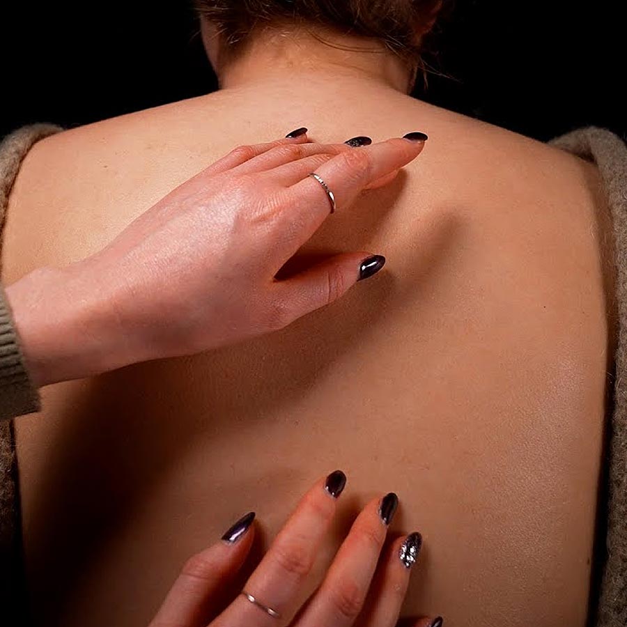 পিঠ চুলকোনোই যখন পেশা।