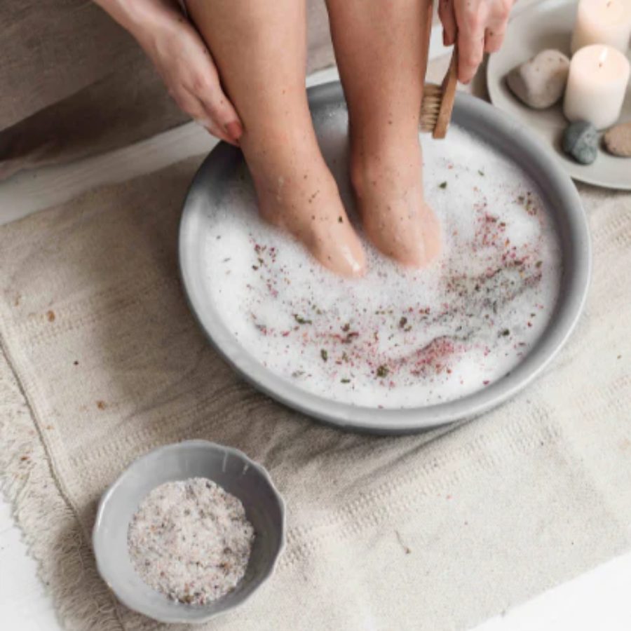 পায়ের দুর্গন্ধ দূর করুন।