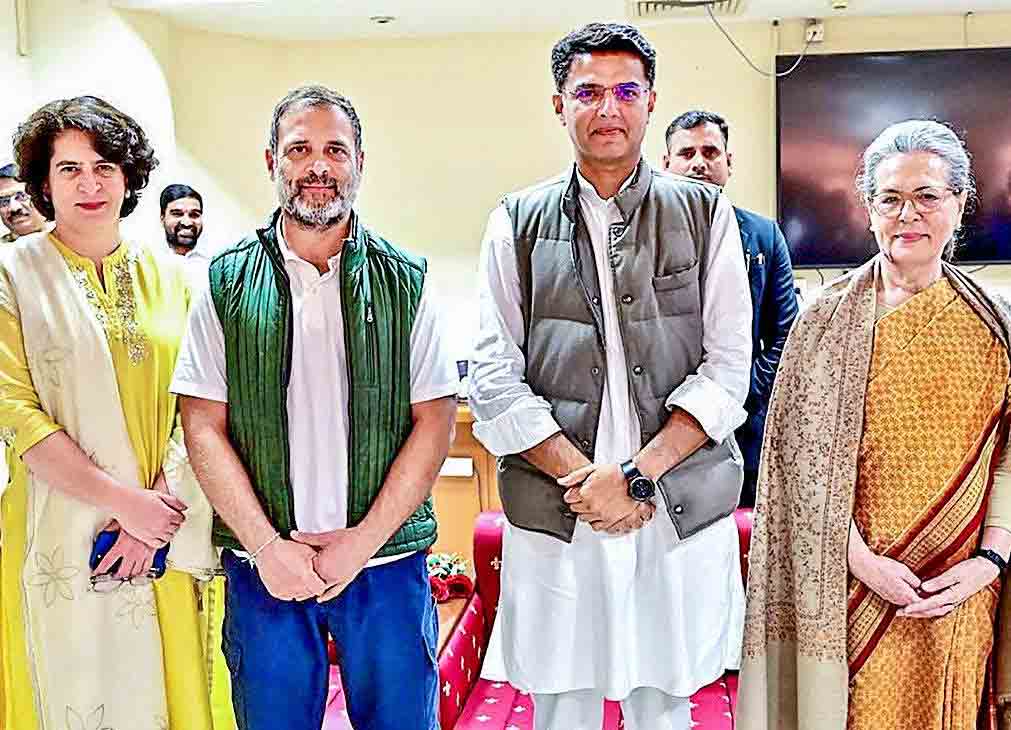 পাশাপাশি: সনিয়া এবং রাহুল-প্রিয়ঙ্কার সঙ্গে সচিন পাইলট 