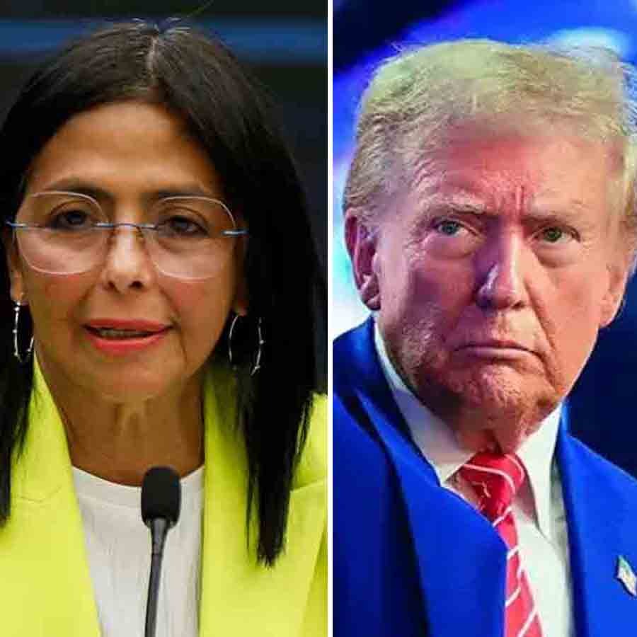 (বাঁ দিকে) ভেনেজ়ুয়েলার ভারপ্রাপ্ত প্রেসিডেন্ট ডেলসি রড্রিগেস এবং আমেরিকার প্রেসিডেন্ট ডোনাল্ড ট্রাম্প (ডান দিকে)।