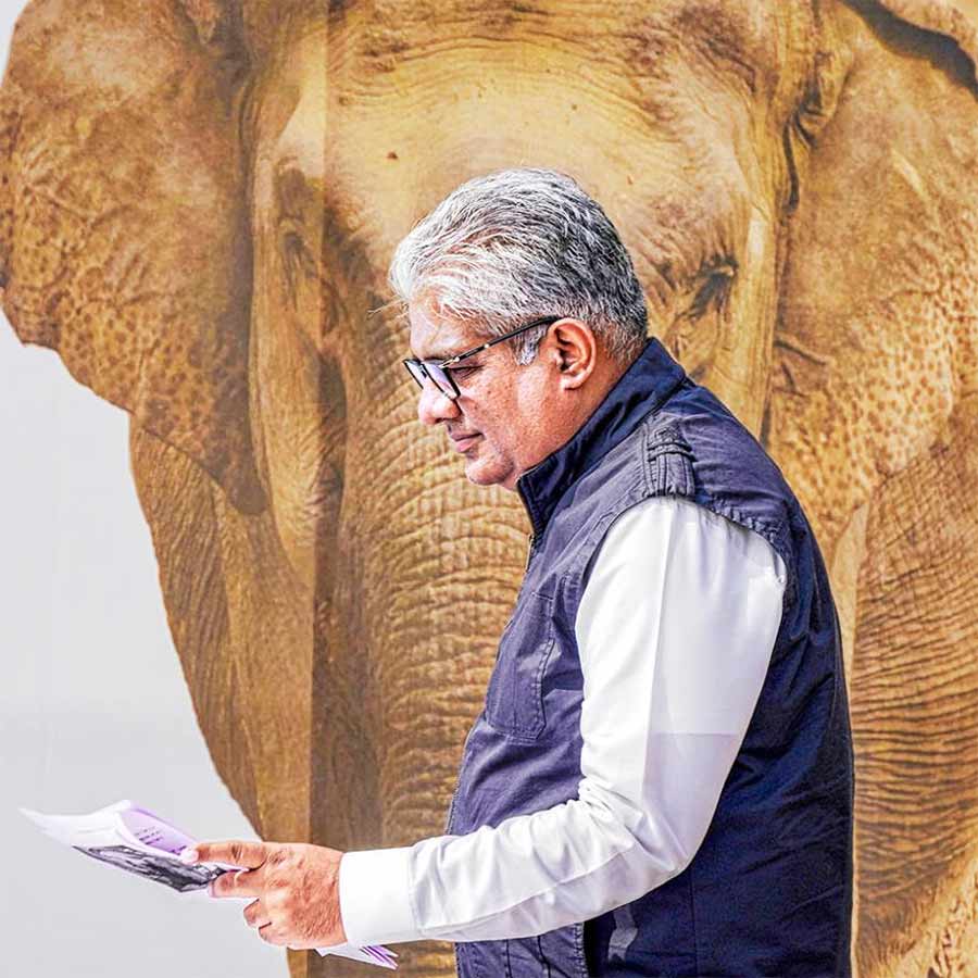 নির্দায়?: কেন্দ্রীয় পরিবেশমন্ত্রী ভূপেন্দ্র যাদবের সাংবাদিক বৈঠক, সুন্দরবন, ২১ ডিসেম্বর।