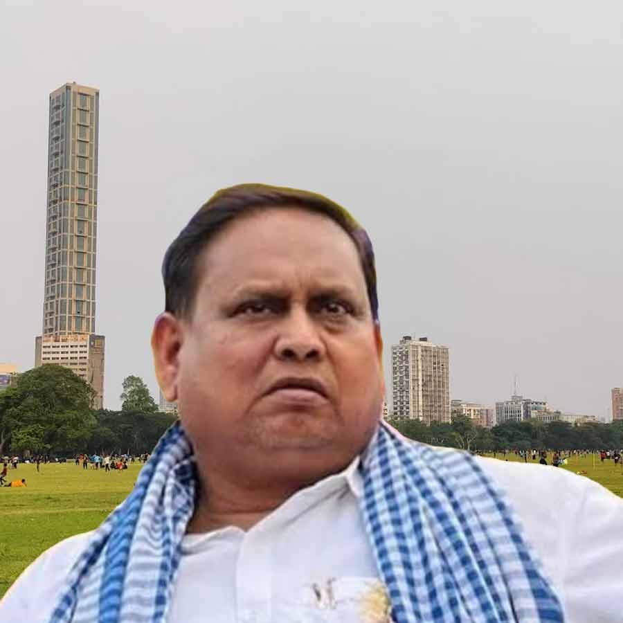 ব্রিগেড পরিদর্শনে গিয়ে বিক্ষোভের মুখে পড়তে হল হুমায়ুন কবীরকে।