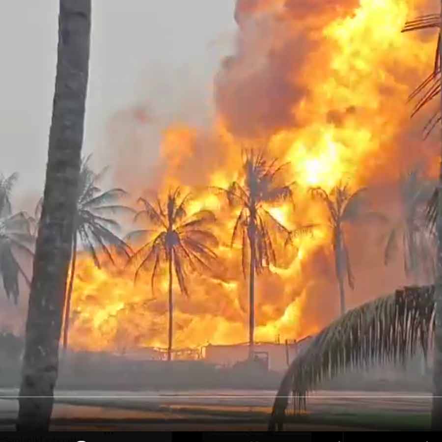ওএনজিসি-র তৈলকূপে আগুন।
