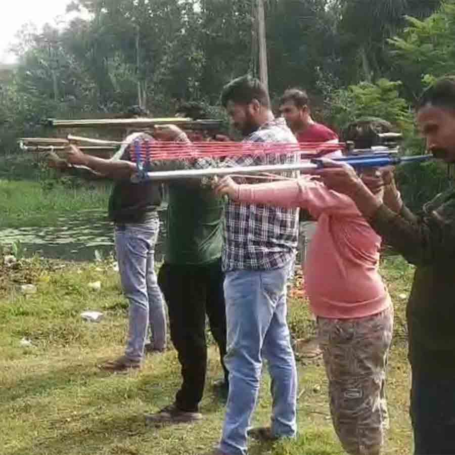 আমতা কুশবেড়িয়া গুলতি ক্লাবের প্রশিক্ষণ চলছে।