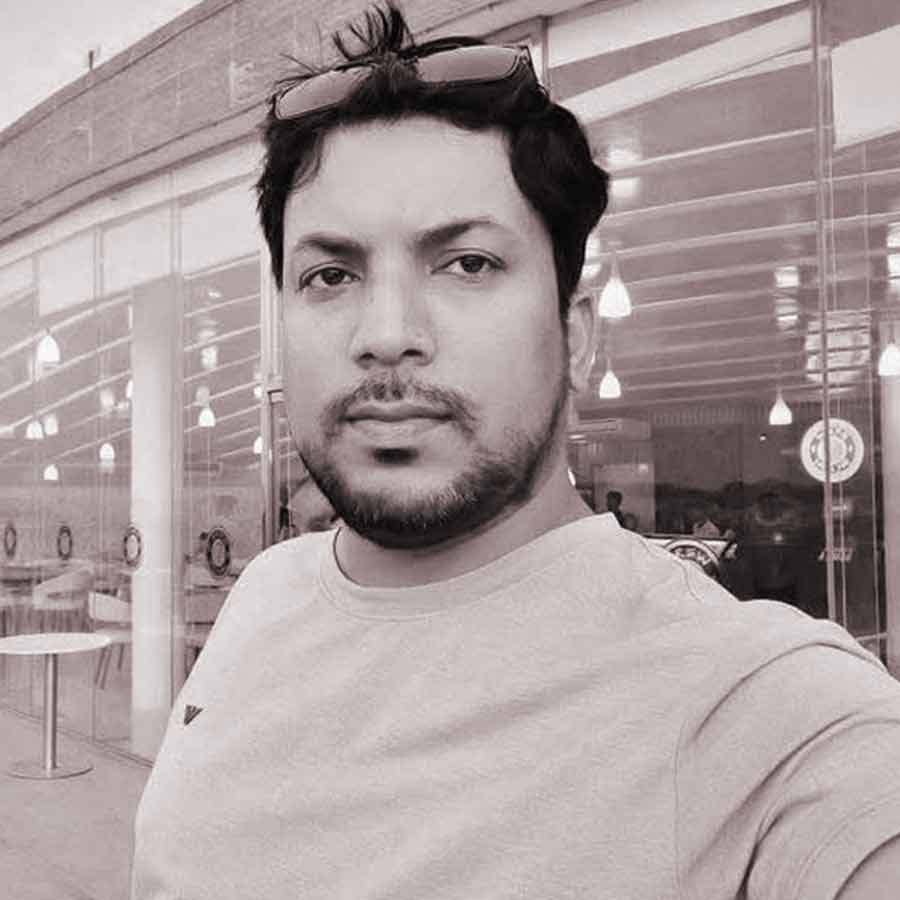 বাংলাদেশি যুবক শরৎমণি চক্রবর্তী। সোমবার রাতে নরসিংদীতে দুষ্কৃতীদের হামলায় খুন হন তিনি।